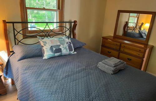 Romantic Pocono house - stream, lake, beach, pool, firepit - Foto 29