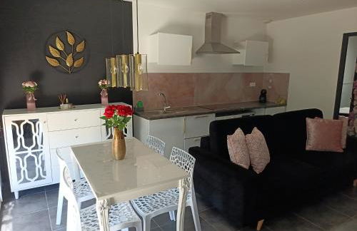 Cocon romantique avec jacuzzi extérieur - Foto 2