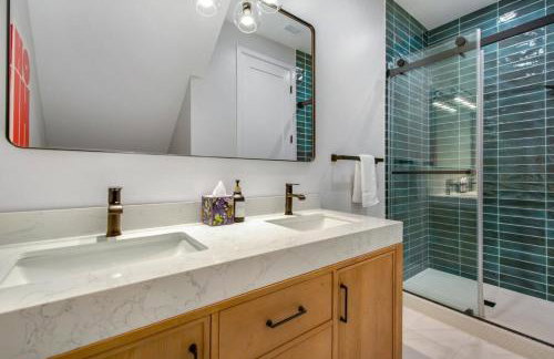 Beachfront Bliss in HB Luxury Ocean View Rental - Foto 21