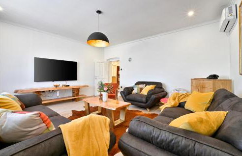 2 Bedroom Cozy Home In Gornja Ploscica - Foto 3