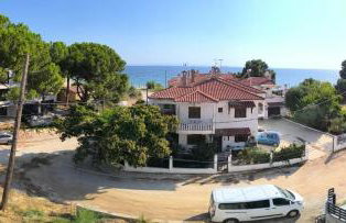 Garden and Sea - Photo 5