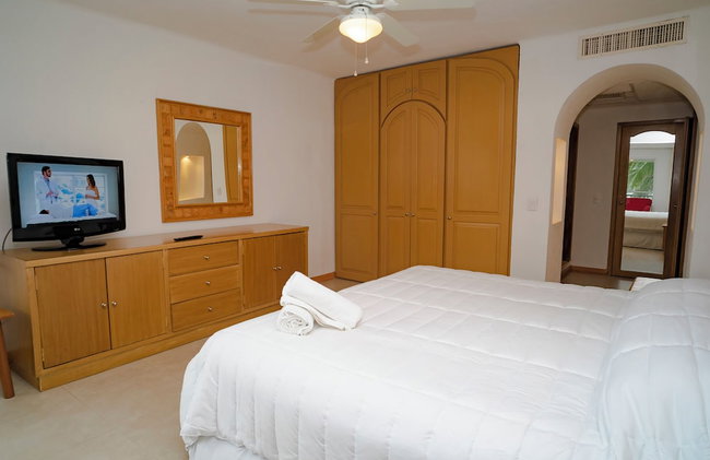 Oceanfront Condo at Voted Best Cancun Sandy Beach - Foto 3