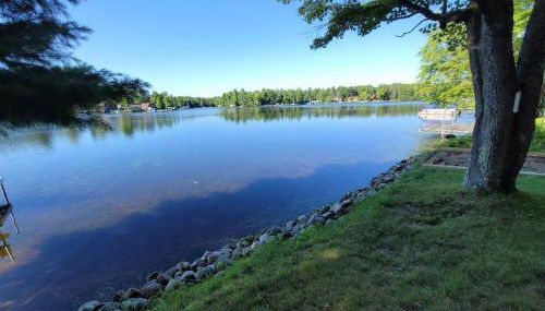 Cozy 2 Bedroom Cabin - Photo 4
