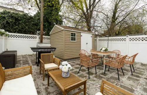 Chic 3BR-4BD-3Bath Oasis with Backyard Near NYC - Foto 29