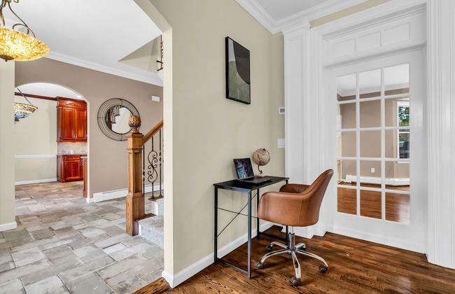 Family Retreat With Autumn Views and Fireplace - Photo 17