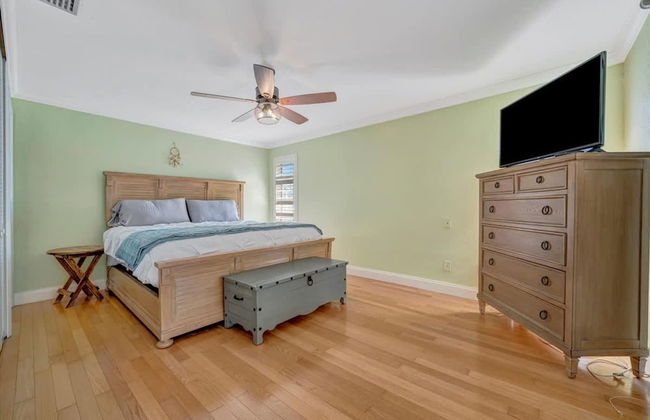 The Crown House 4b Pool Home 6 Mins to IR Beach - Photo 17