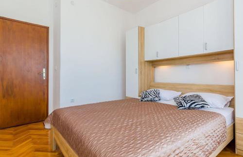 Villa Dalmatian Gem - Two-Bedroom Villa with Terrace and Swimming Pool - Photo 9