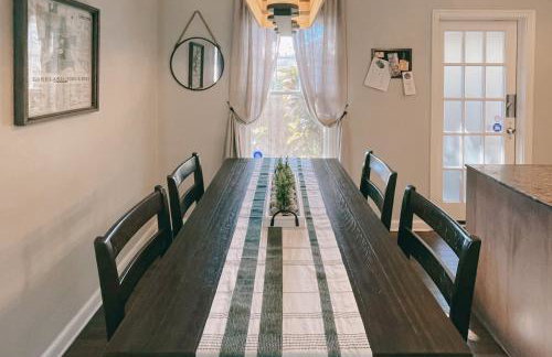 Dog-Friendly Yard! Walkable Dixieland District Gem - Foto 6