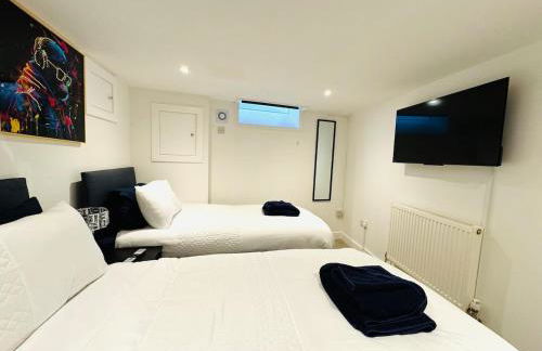 NEW Central Ryde Retreat, Melville Duplex, short walk to Beach Sleeps 6 - Foto 37