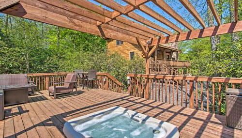 Fire Pit and Hot Tub Poconos Family Cabin! - Foto 2