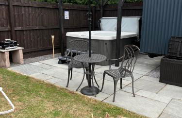 Shepherds Hut with Hot Tub - Foto 2