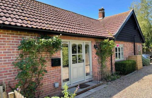 Lovely quiet cottage Sleeps 4 adults, 4 children, Dog Friendly - Foto 1