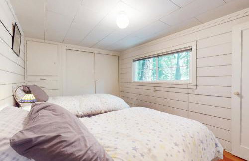 Walk to Town! Dog-Friendly Quincy Getaway with Deck - Foto 10