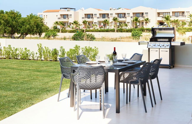 Beach Sand Villas - Beachfront Rooftop Pool - Photo 17