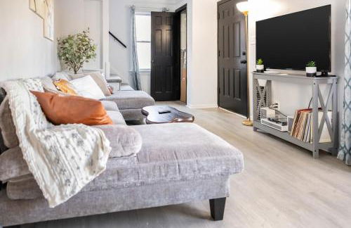 Euclid Near Lake Erie Cleveland king bed - Foto 69