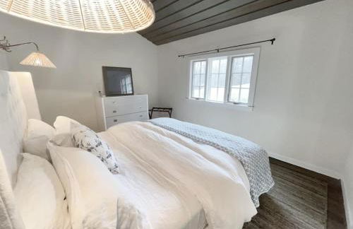 Cottage Retreat - Historic Cottage Home w Home Gym - Photo 2