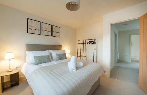 Spacious 5BR Home Near New Forest & Coast - Parking - Sleeps 10 - Photo 38