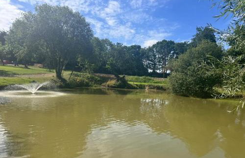 Peaceful Lake Retreat - Fishing Lakes, Heated Outdoor Swimming Pool 500yrds on Sister Park , Pool Open April to September - Foto 37