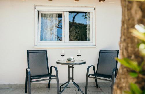 Mila and Jurija Formenti 2 apartments in heart of nautic marina, with heated swimming pool May till October, bikes, Sup, kajak, free parking in our garden - Photo 42