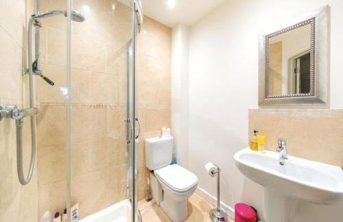 New Forest home - 4-beds and garden - 10 mins from Beach - Photo 8