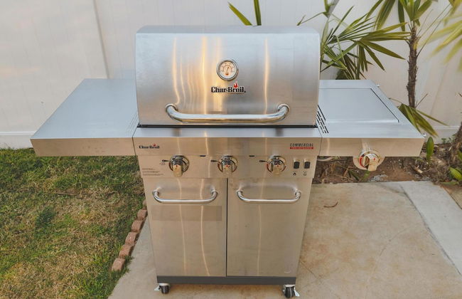 Designer Coastal Paradise w Pool - Steps to Beach - Foto 48