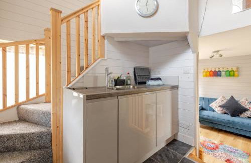 The Scullery - a quirky annex with wood fire - Foto 36