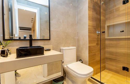 Luxuoso Apt Batel - 4 Minutos do Shopping Pátio Batel c/ Garagem, Piscina, Sauna e Academia - Foto 16