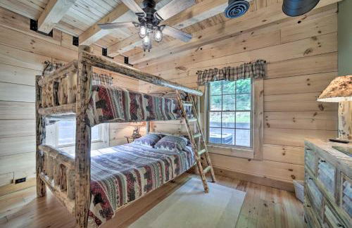 Luxe Log Cabin with Modern Finishes and Mtn Views - Foto 19