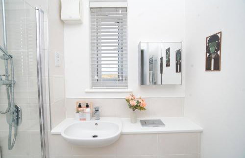 Milton Keynes new 5-Bedrooms 14guests Contractor family holiday Free Parking - Foto 62