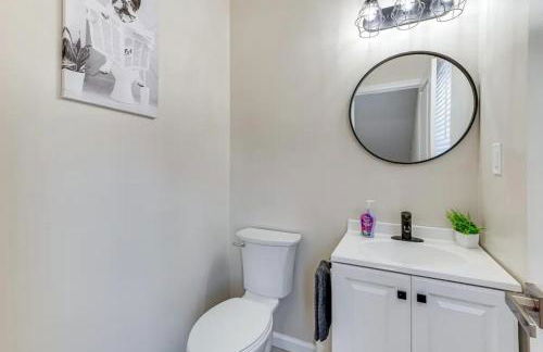 Townhouse - Urban Living with Rooftop Deck! - Foto 8