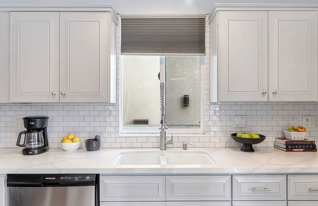 Sandy by Avantstay Oceanview, Steps to Beach Patio w/ Fire Pit + Dining Area - Foto 13