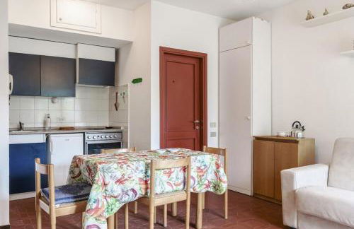 HOST4U - Loft del GARDA Residence with Pool, Front Lake Building - Foto 31