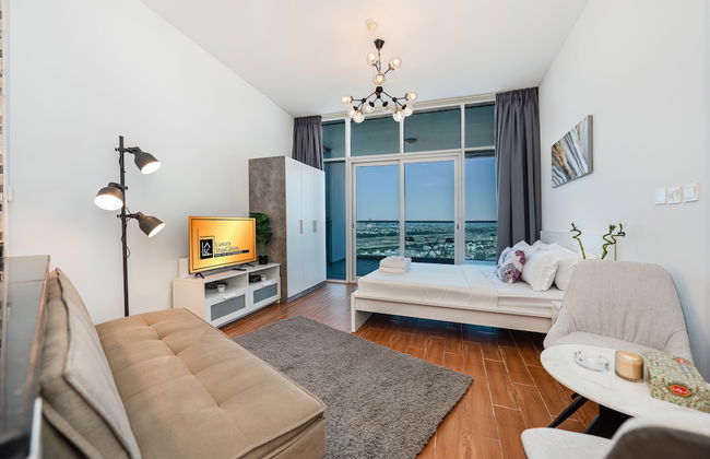 Luxury StayCation - Al Jawhara Tower Studio Apt in the Heart of Dubai - Photo 1