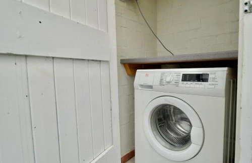 London Road Villa - Free Netflix, Private Parking, WiFi & Private Garden - Photo 35