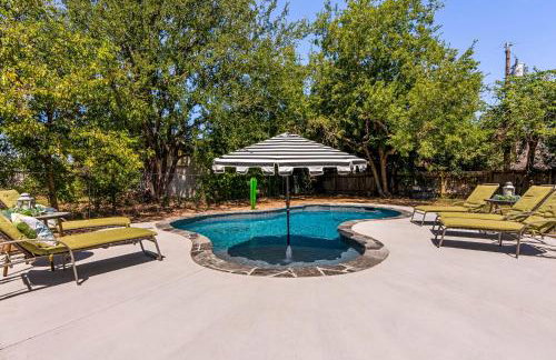 Pool Getaway Movie Room Games Yard BBQ Pets - Foto 26