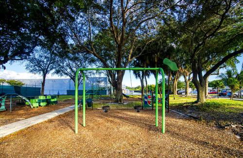 Las Olas Fort Lauderdale Getaway Pool, BBQ, Mini Golf & Game Room - Foto 69