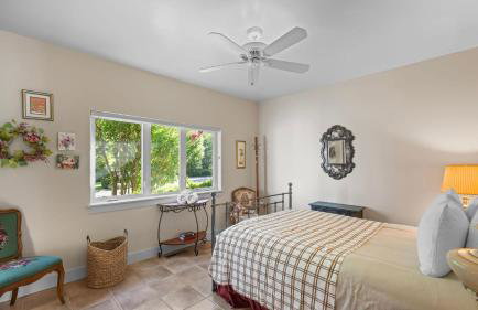 Vineyard Estate w Pool Spa Bocce Ball Mins to Wineries Park Lawndale Manor by AvantStay - Foto 26