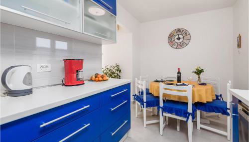 3 Bedroom Cozy Apartment In Viskovo - Foto 4