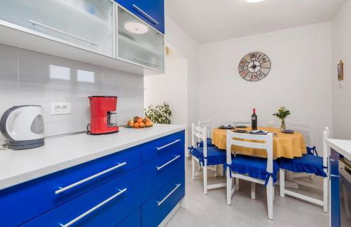 3 Bedroom Cozy Apartment In Viskovo - Foto 4