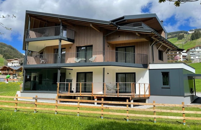 Bergzeit Flat Saalbach Directly on the ski Piste - Photo 12