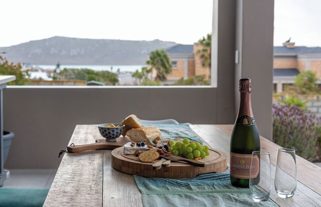 Serene Langebaan Getaway With Garden Views - Photo 40