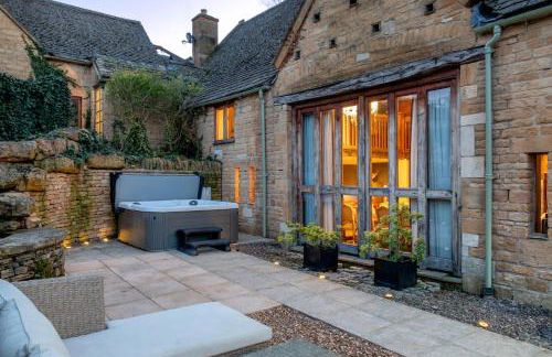 Willowberry Barn - Exclusive Home with Hot Tub - Photo 5