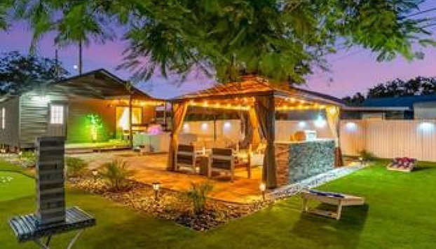 Family Fun & Backyard Oasis Hot Tub Games & BBQ - Photo 2, Room