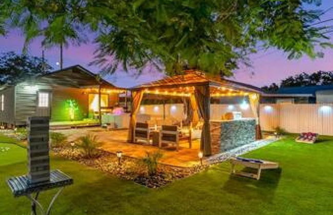 Family Fun Backyard Oasis Hot Tub Games BBQ - Foto 1