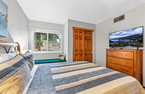 Alpine Escape: Tahoe Oasis Steps from Lake - Foto 14