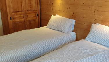 Spacious Ski Chalet In Traditional French Village, sleeps 8, Four Star with fibre broadband - Photo 5, wardrobe