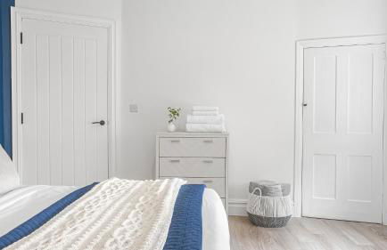 Elegant Garden Apartment, Private Parking & EV Charger, Walk to Town - Foto 20