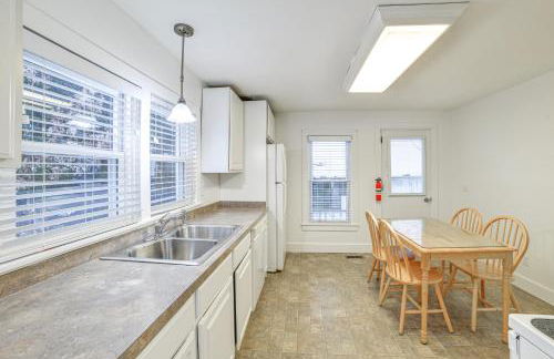 Near Hiking and Skiing Cozy Home in Cortland! - Photo 7