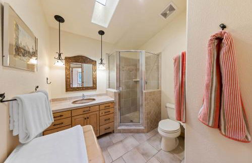 Fox Crossing at Tahoe Donner by Tahoe Getaways - 3BR Vacation Rental w Forested Views & HOA Amenities! - Foto 29