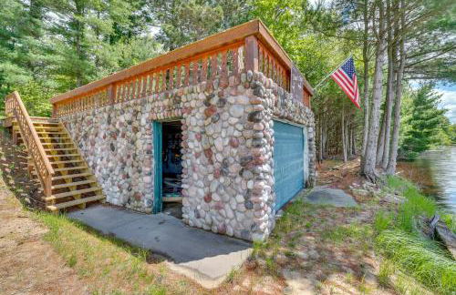 Gorgeous Lake Arbutus Getaway with Dock and Boat House - Foto 33